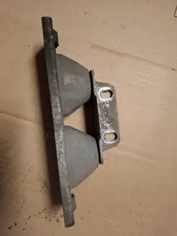 Audi A6 C6 Pakoputken Kiinnike OEM 4F0253099D - Käytetty