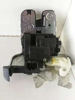 Bagagelås Audi A4 S4 B8 8K 8K9827505A