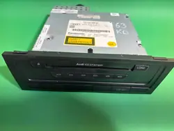 Audi A4 B8 A5 CD-vaihtaja OEM 8T2035110C - Käytetty