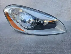 VOLVO XC60 08-13 Oikea Xenonlamppu 30763136