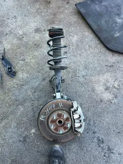 Chrysler Pacifica 2018 Amortecedor dianteiro esquerdo com mola OEM