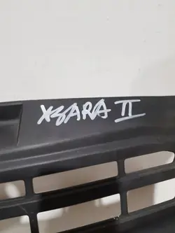 Citroen Xsara 2000 Etupuskurin tuuletusritilä OEM 9636764480