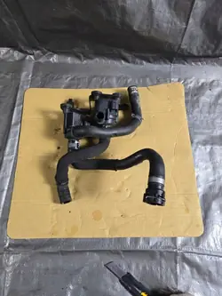 Pompe à eau Audi A4 B9 2.0 TFSI OEM 06H121601N