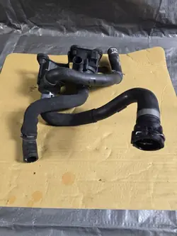 Pompe à eau Audi A4 B9 2.0 TFSI OEM 06H121601N