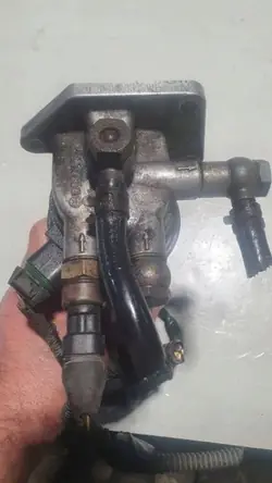Boîtier filtre à carburant OEM 0450133298 Kia Carens II