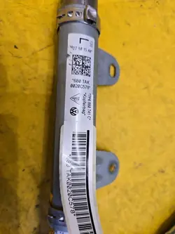 Volkswagen Touareg II Vänster gardin OEM 7P6880741C