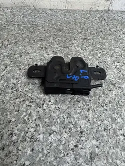 Verrou de capot avant gauche Volvo V70 III 2012 31298609