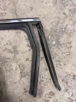 OEM 823318000R Left Rear Door Seal for Renault Scenic IV