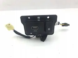 Tomada USB Hyundai Kona OEM 96120CM500 - Usado
