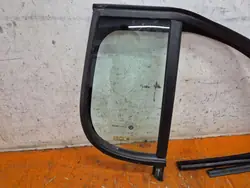 OEM Wrakomania-30203- Rechte Hintertürscheibe Skoda Fabia