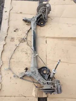 Viga suspensão traseira Toyota Auris I 06-12 OEM