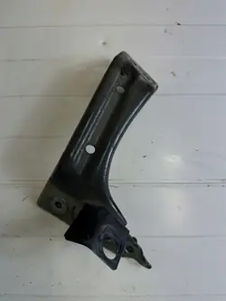 VW Passat B8 Vänster Framskärm Fäste 3G0821141