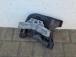 Peugeot 5008 II Moottorin Kiinnike OEM 008956 - Käytetty