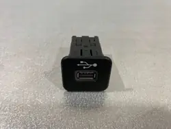 Porta USB Jeep Compass OEM FBZ18627 - Usado