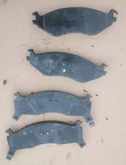 Plaquettes de frein avant OEM 04773575 Chrysler