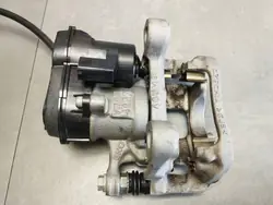 Serre-joint arrière droit Volkswagen Tiguan III OEM 3WA615406