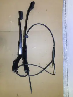 Braços limpa-para-brisas Volvo XC40 OEM 31457315 31457316 - Usado