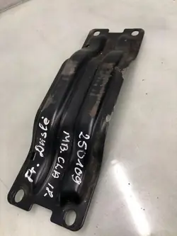 Avgasfäste OEM A1766190025 Mercedes-Benz CLA