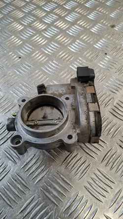 Corps de papillon Mercedes-Benz W203 2.0B OE 1111410325