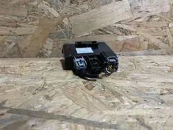 USB-pistorasia OEM 07357160900 Fiat 500X:lle
