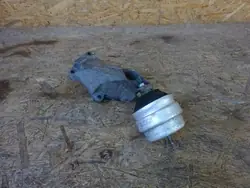 AUDI A4 B7 2.0 TFSI Engine Mount Left 8E0199307A