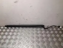 Tesla Model Y Kaasujousi OEM 1932025-99-D Käytetty