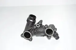 Carcasa de termostato BMW X5 3.0L 2021 OEM 11538596115