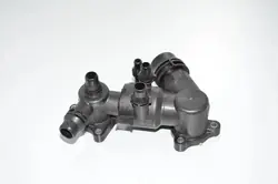 Boîtier de thermostat BMW X5 3.0L 2021 OEM 11538596115