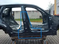 Piliers centraux droits BMW G05 X5 3.0d 2019