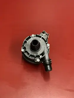 BMW X3 G01 Vattenpump OEM KSI2776 - Begagnad