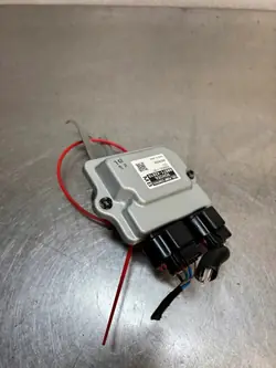 Module de commande pompe à carburant Toyota Camry VIII 89571-42010