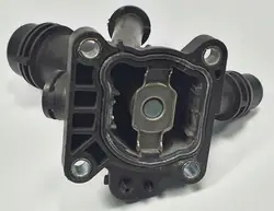 Termostaatin kotelo OEM 31293556 Volvo V70 III D5:lle