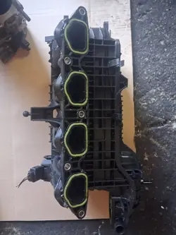 Colector de admisión VW Polo V 6R OEM 04E129711J