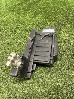 Porsche akun sulake OEM 4M6915459 - Käytetty