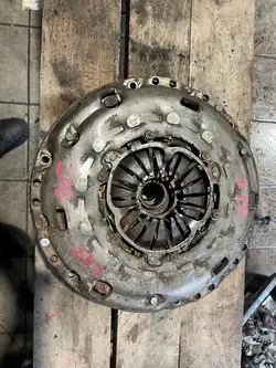 VW CRAFTER 2.0 TDI Kaksoismassavanne 03L105266BF