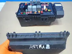Caixa de fusíveis OEM 13343762 para Opel Astra IV J