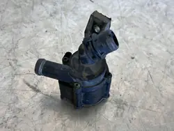 Pompe à eau BMW X5 M E70 OEM 9130387 - Occasion
