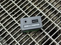 Tomada USB Hyundai i40 OEM 961203Z5004 - Usado
