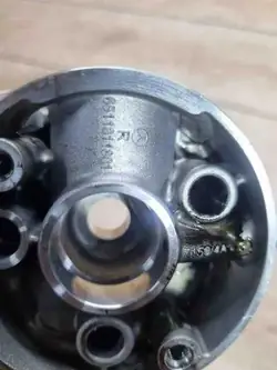 Pompe à huile Mercedes OEM 6511811801 - Occasion
