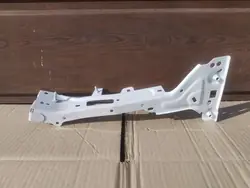 Support d'aile droit Audi A4 B9 OEM 8W0821136C