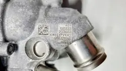 Pompe à eau Skoda OEM 05E121111AB - État utilisé