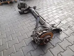 Viga do eixo traseiro OEM 555013648R Nissan Juke II