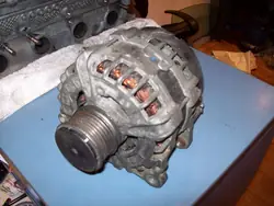 Vaihtovirtageneraattori 180A VW Sharan Tiguan Passat 2.0 TDI