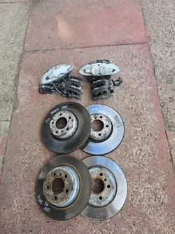 BREMBO Jarrukokonaisuus: Levyt & Puristimet BMW F30