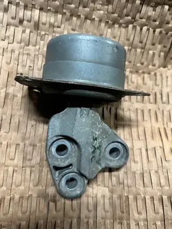 Cuscinetto supporto motore Opel Insignia A Lift 1.6T 13312105