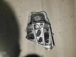 AUDI Q5 2.0 TDI Moottorin Kiinnike Vasemmalla 4M0199371M