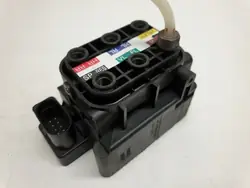 Válvula Airmatic Mercedes OEM 2123200358 - Usado