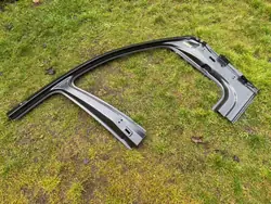 Oikea pilaripäällyste OEM 85H809076 Audi Q6:lle
