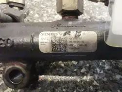 Jaguar S-Type inspuitrail OEM 4R8Q9D280BA 2.7L Diesel