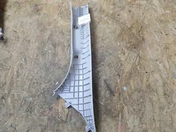Isuzu D-Max Pilaarbekleding Rechterkant OEM BTU1871